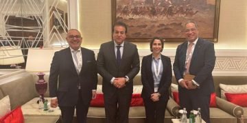 وزير الصحة يبحث مع شركة «أبوت» نقل تكنولوجيا التصنيع الدوائي للسوق المصري