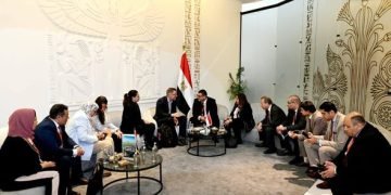 وزير الإسكان يلتقى بعثة البنك الدولي لمناقشة المؤشرات الخاصة بالمبادرة الرئاسية “سكن لكل المصريين”